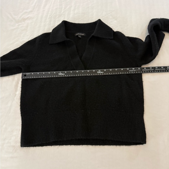 Banana Republic Black Collared V-Neck Knit Sweater Soft Classic Pullover -Size L - Picture 4 of 7